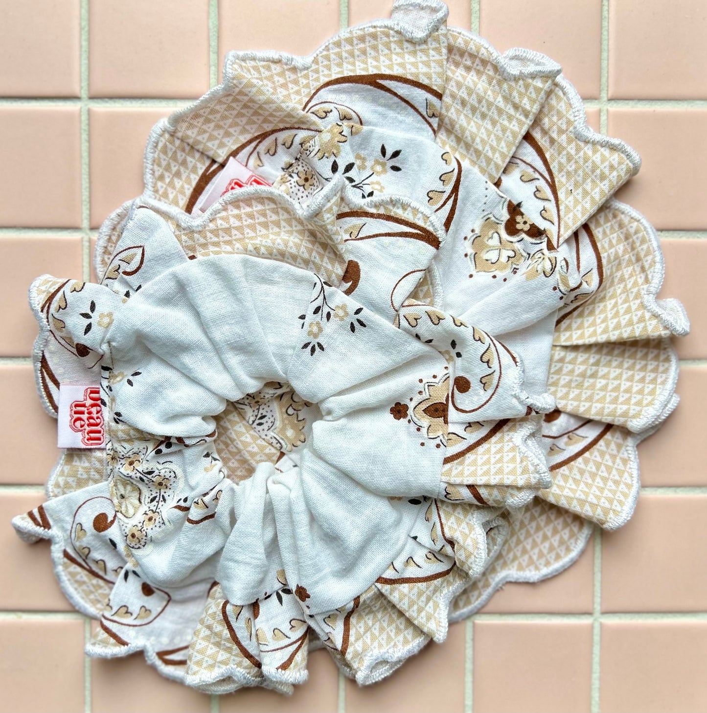 Beau Tie White/Brown Oversized Scalloped edge Scrunchie