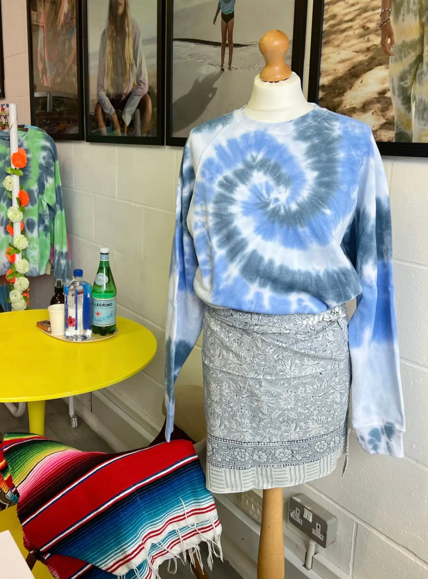 Amal Tie-Dye Sweatshirt in Blue Mix